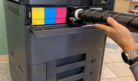 تعویض تونر رنگی Kyocera TK8555 روی سری Kyocera TASKalfa 5054ci، 6054ci، 7054ci